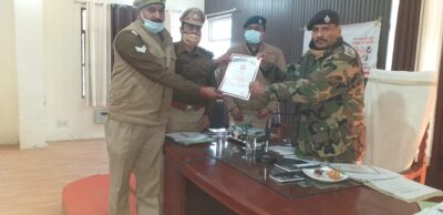 पीलीभीत: पुलिस अधीक्षक महोदय ने समस्त क्षेत्राधिकारीगण/थाना प्रभारियों के साथ अपराध समीक्षा गोष्ठी की व महोदय द्वारा हेड मोहर्रिर बीसलपुर तथा हेड मोहर्रिर सुनगढ़ी को उनके सराहनीय कार्यों के लिए प्रसस्ति पत्र देकर सम्मानित किया।