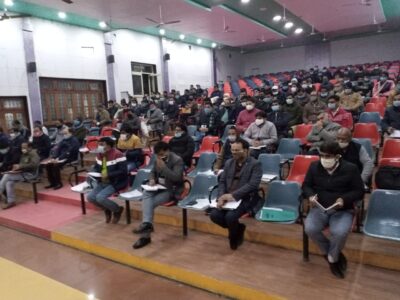 पीलीभीत : जिलाधिकारी द्वारा कोविड-19 टीकाकरण महाअभियान का सामुदायिक स्वास्थ्य केन्द्र बरखेड़ा पहुंचाकर व्यवस्थाओं लिया जायजा।