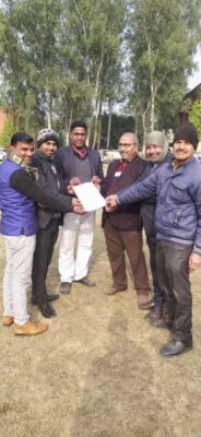 बरेली - बेसिक शिक्षा समिति ने खंड शिक्षा अधिकारी को सौंपा ज्ञापन।