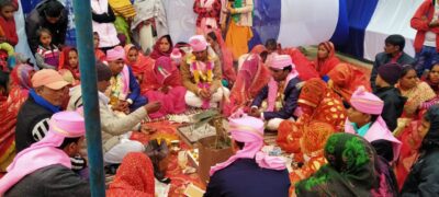 पीलीभीत : परिणय सूत्र में बंधे 44 जोड़े, एक दूजे के हुए जीवनसाथी।