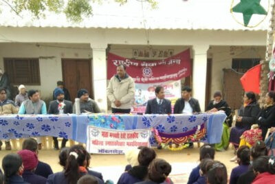 आगरा :सफाई के पश्चात नुक्कड़-नाटक कर दिया नशामुक्ति का संदेश