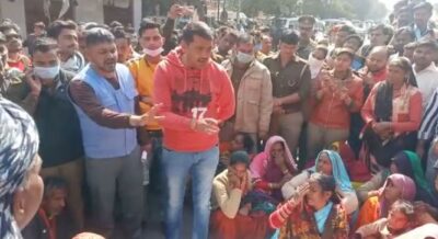 जालौन:गुस्साएं लोगों ने शव को सड़क पर रखकर जाम लगाया