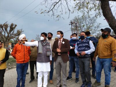 पीलीभीत :नगर पंचायत गुलडिया भिण्डारा के अन्तर्गत मझोला के विकास कार्यों व सौन्र्दीकरण कराने के दृष्टिगत किया गया औचक निरीक्षण।