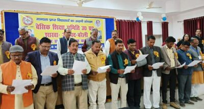 बरेली-जिला कार्यकारिणी सम्पन्न होते ही पद और गोपनीयता की शपथ दिलाते हुए