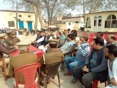 बरेली  -  अलीगंज थाने में प्रभात फेरी को लेकर पीस कमेटी की मीटिंग की गई ।