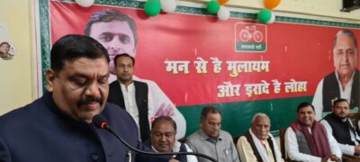 बाराबंकी  : समाजवादी पार्टी कार्यालय पर जिला अध्यक्ष हाफ़िज़ अयाज़ अहमद की अध्यक्षता में मासिक बैठक का आयोजन
