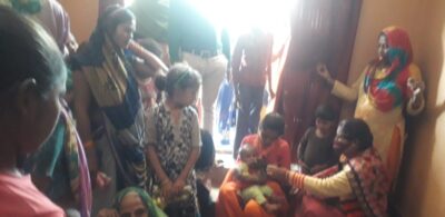 बाराबंकी : आगनबाड़ी केंद्र पर लाभर्थियों को बांटा गया खाद्यान्न