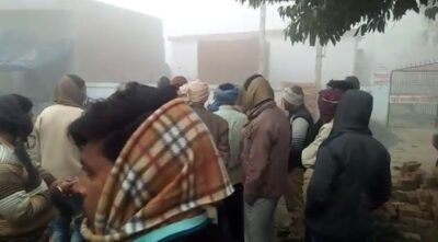 कासगंज: परेशान व्यक्ति कानून कर रहा है न्याय की मांग