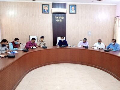 पीलीभीत: जिलाधिकारी द्वारा कोविड-19 टीकाकरण में तेजी लाने के दिये निर्देश।
