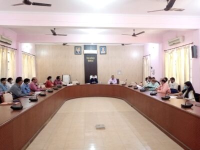 पीलीभीत: निर्माण कार्यों को समयबद्व व गुणवत्ता परक ढ़ंग से करें पूर्ण-जिलाधिकारी।