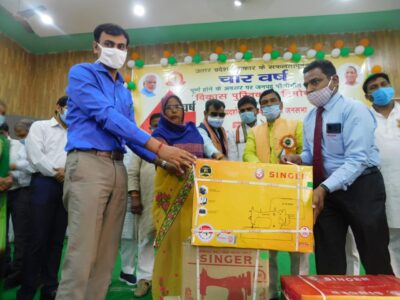 पीलीभीत: बर्षों में जो न हो पाया 4 वर्ष में कर दिखाया’’ नामक पुस्तिका का किया गया विमोचन प्रदेश सरकार के 4 वर्ष पूर्ण होने पर जनपद स्तर पर आयोजित किया गया भव्य कार्यक्रम ।