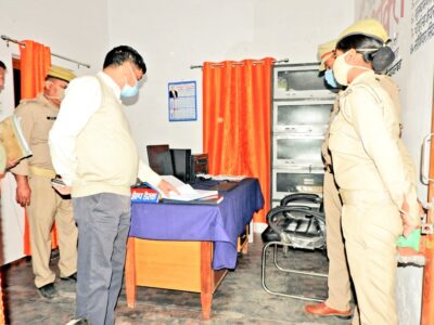 पीलीभीत: पुलिस अधीक्षक ने थाना बिलसंडा पर किया अर्दली रूम, लम्बित विवेचनाओं के शीघ्र निस्तारण के दिये निर्देश।
