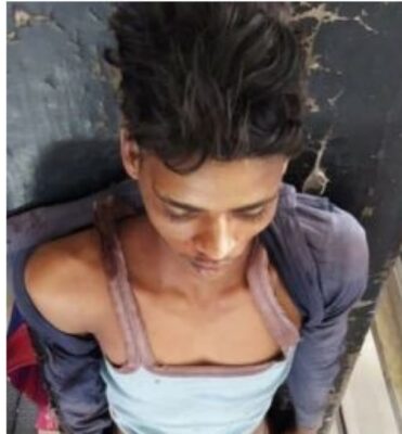 कुशीनगर :संविदा पर कार्यरत लाइनमैन की  करंट लगने से हुई मौत के बाद परिवार को दी गई सहयोग राशि