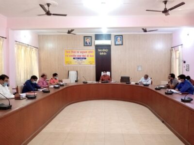 पीलीभीत :जिलाधिकारी की अध्यक्षता में जिला शिक्षा अनुश्रवण समिति एवं जनपदीय टास्क फोर्स की बैठक सम्पन्न।