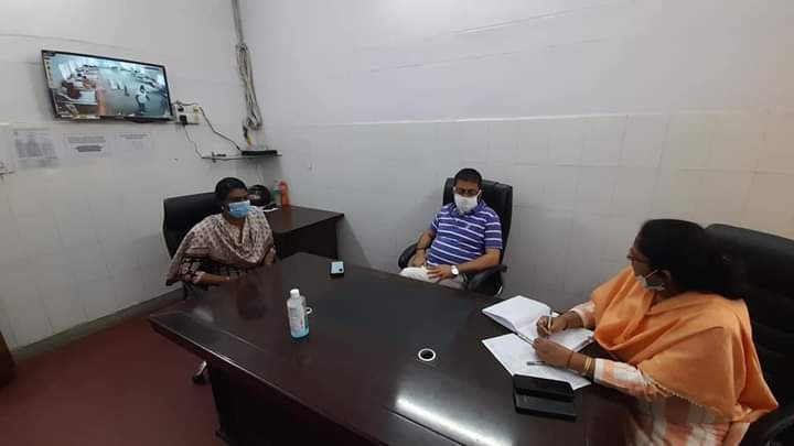 फर्रुखाबाद: जिलाधिकारी श्री मानवेन्द्र सिंह ने कोविड 19 एल 2 अस्पताल फतेहगढ़ का किया औचक निरीक्षण।