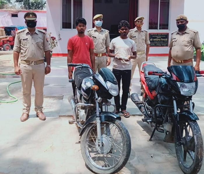 प्रयागराज - थाना मांडा पुलिस द्वारा 02 चोरी की बाइक, 01 देशी कट्टा व  एक जिंदा कारतूस, सहित दो गिरफ्तार,