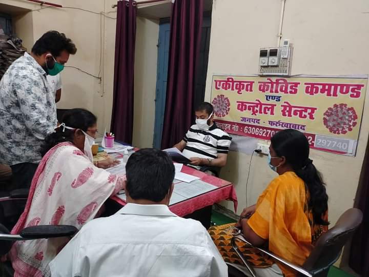 फर्रुखाबाद : जिलाधिकारी श्री मानवेन्द्र सिंह ने एकीकृत कोविड कमाण्ड एण्ड कन्ट्रोल सेन्टर का औचक निरीक्षण किया