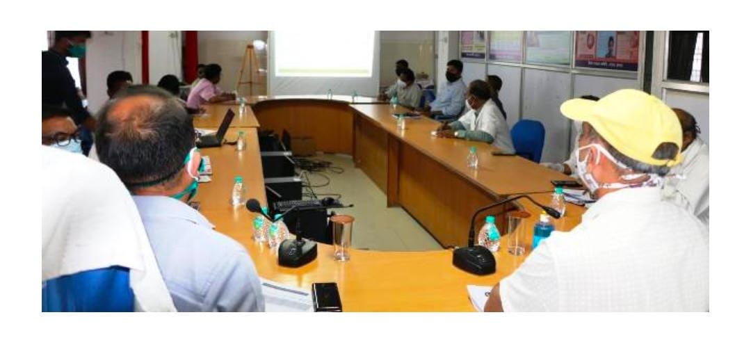 शहडोल: वैक्सीन भरपूर दिलवाना मेरी जिम्मेदारी, लेकिन अधिक से अधिक लोगों को लगवाना आपका काम है-कमिश्नर