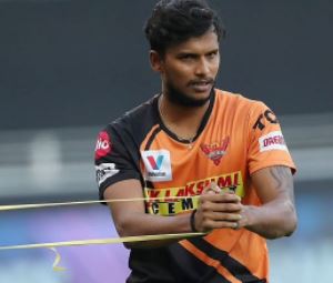 सनराइजर्स हैदराबाद टीम के तेज गेंदबाज  टी नटराजन हुए चोटिल ,  पूरे टूर्नामेंट से हुए बाहर