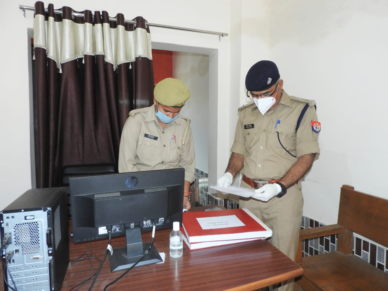 पीलीभीत :पुलिस अधीक्षक पीलीभीत श्री किरीट सिंह राठौर महोदय द्वारा थाना पूरनपुर का किया गया आकस्मिक निरीक्षण।