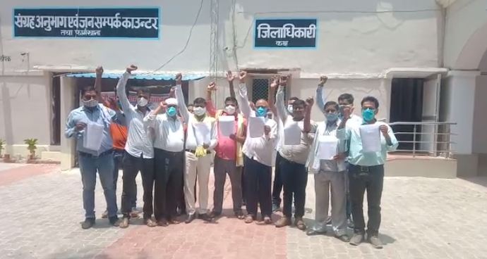 रायबरेली: भूमि मूल्यांकन सूची को दरकिनार करने का बाल्हेमऊ के किसानो ने किया विरोध