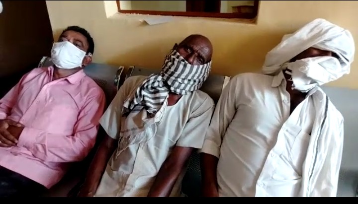 बरेली-उपस्वास्थ्य केंद्रों पर इलाज के लिए तरसते मरीज,10 दिनों से गायब हैं डॉक्टर