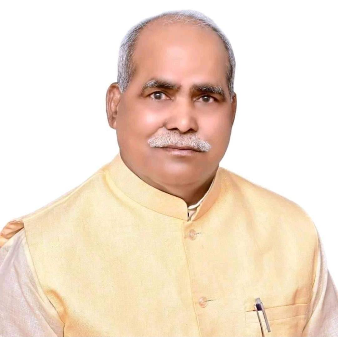 सीतापुर:-ब्लॉक प्रमुख चुनाव में तीनों ब्लॉकों में समाजवादी पार्टी लड़ेगी चुनाव पूर्व राज्यमंत्री रामपाल राजवंशी ने फूंका बिगुल