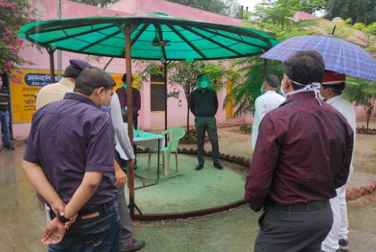 पीलीभीत: निर्धारित लक्ष्य के अनुरूप अधिक से अधिक लोगों का मानक के अनुरूप किया जाए टीकाकरण - जिलाधिकारी
