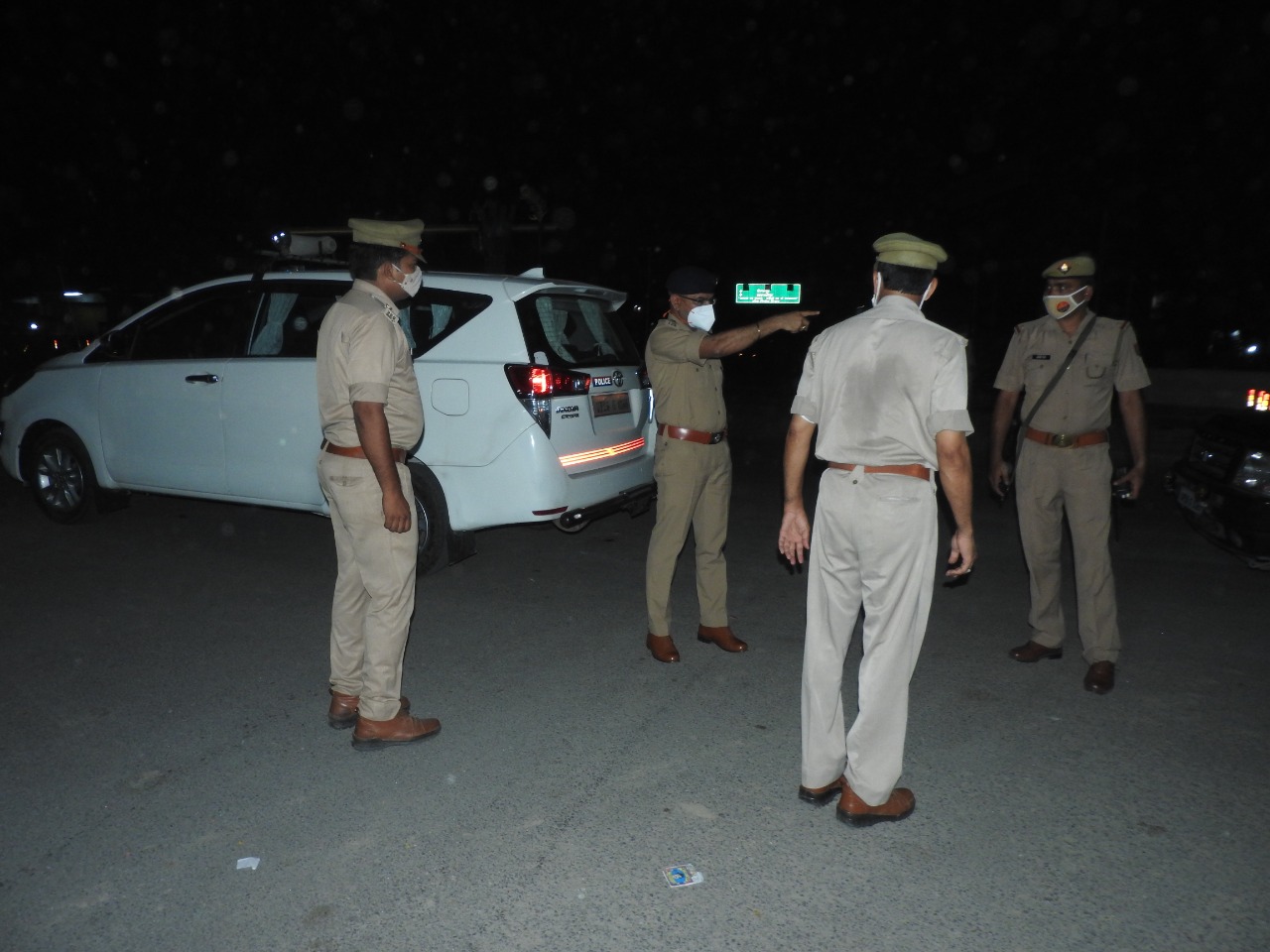पीलीभीत :पुलिस अधीक्षक महोदय द्वारा शहर भ्रमण कर साप्ताहिक लॉकाडाउन का लिया जायजा।