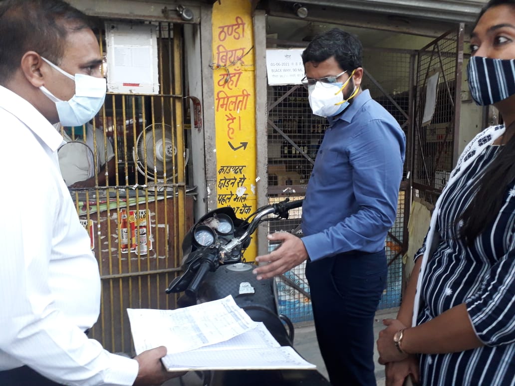 पीलीभीत: जिलाधिकारी द्वारा मदिरा की दुकानों के निरीक्षण के दौरान पाई गई कमियों के दृष्टिगत जारी किये गये नोटिस।