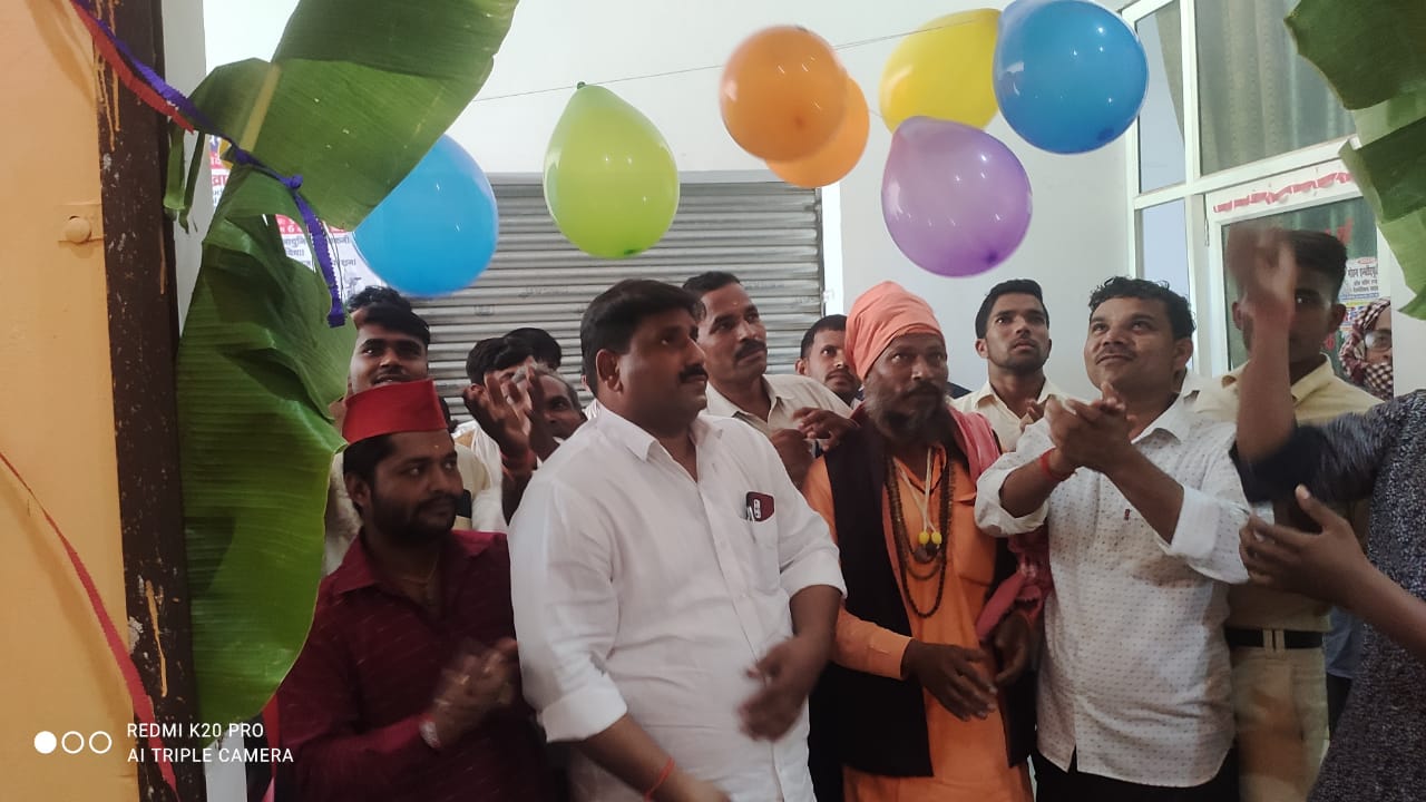 बरेली - ब्लाक रामनगर क्षेत्र के गांव हरदासपुर में डां जीराज यादव ने किया लैव का उद्घाटन कहा हमेशा जनता की मदद करता रहूंगा