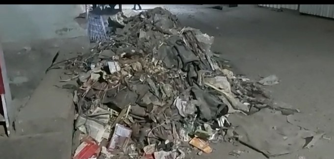 बरेली-बहेडी में स्वच्छ भारत अभियान की उड़ती धज्जियों का प्रतीक ढेर