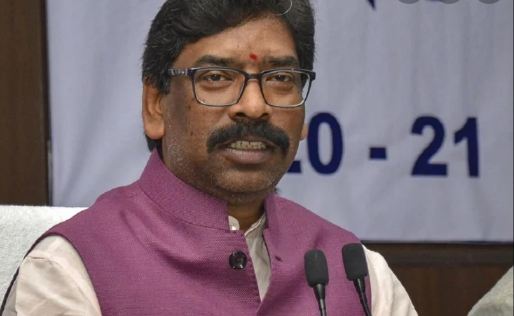 नौकरियों के वादे कर अपने ही जाल में फंसे सीएम
