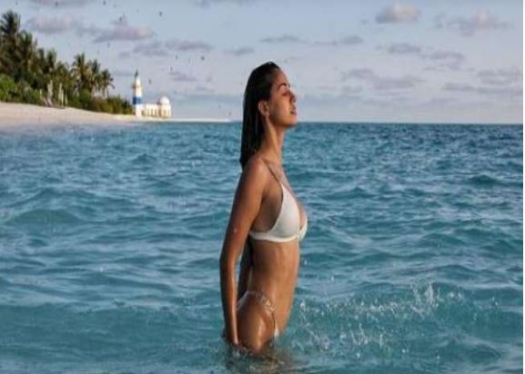Disha Patani के बोल्ड लुक ने ढाया कहर, खुशबू पाटनी ने कमेंट कर लिखा- ‘पानी और तुम अद्भुत’
