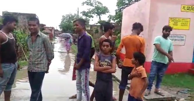 कुशीनगर : जलजमाव से ग्रामीणों में हड़कंप