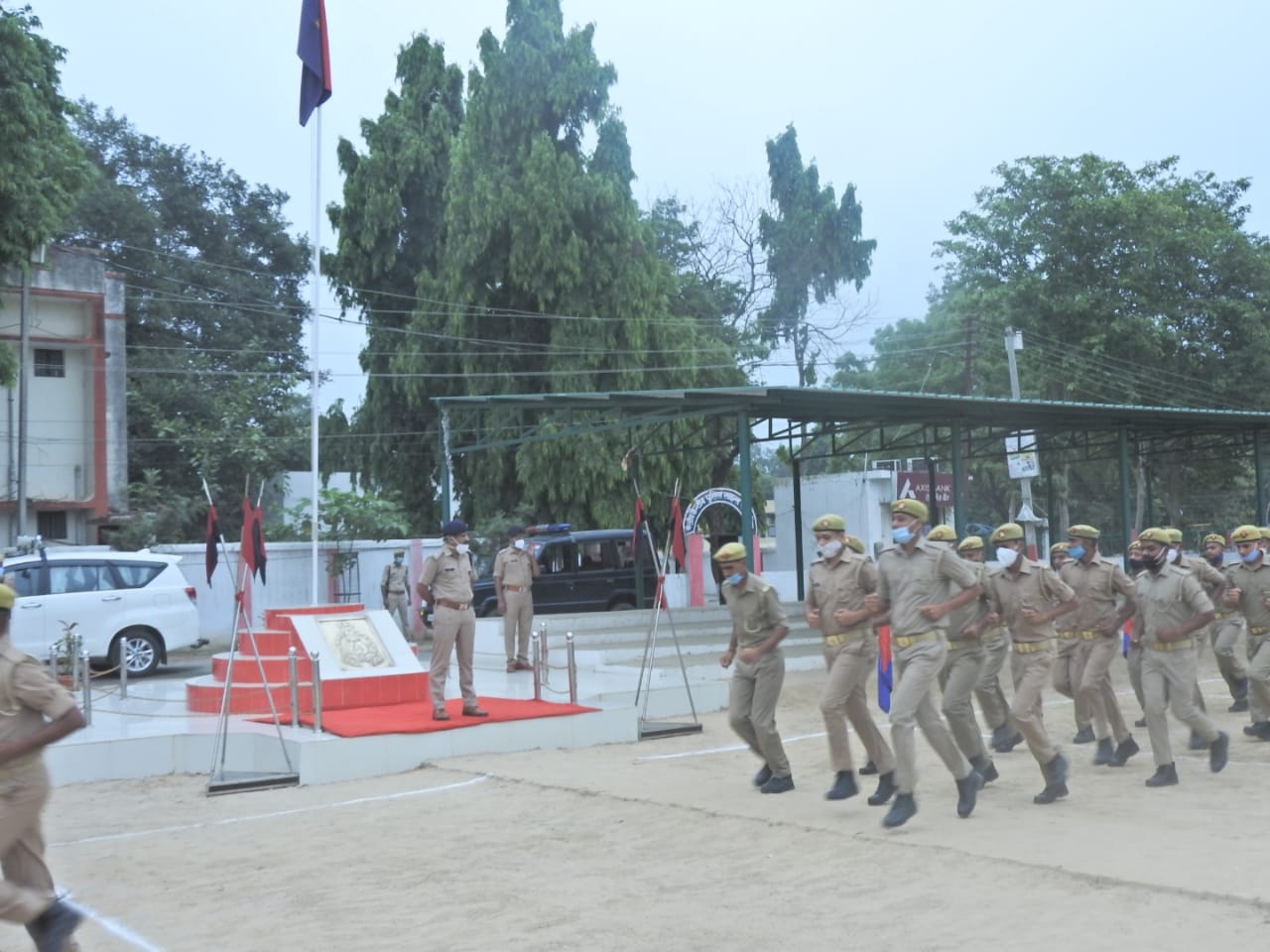 पीलीभीत :पुलिस अधीक्षक महोदय द्वारा सभी पुलिसकर्मियों/रिक्रूट आरक्षियों को करायी गई शुक्रवार की परेड।