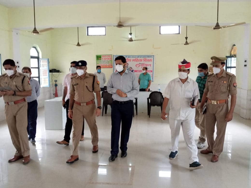 पीलीभीत: जिला मजिस्ट्रेट/जिला निर्वाचन अधिकारी एवं पुलिस अधीक्षक द्वारा प्रमुख क्षेत्र पंचायत के निर्वाचन के दृष्टिगत विकासखण्ड ललौरीखेडा, मरौरी व अमरिया का निरीक्षण कर नामांकन प्रक्रिया का लिया गया जायजा।