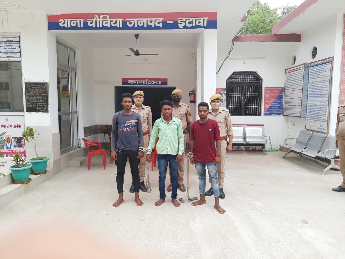 इटावा: पुलिस द्वारा नाबालिग बालिका के साथ दुष्कर्म करने वाले 03 अभियुक्तों को किया गिरफ्तार