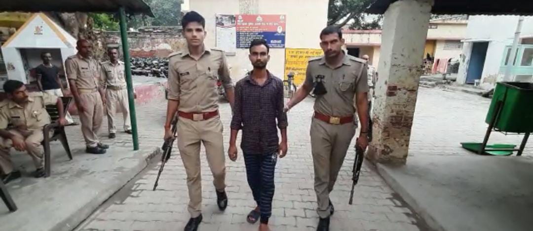 शाहजहांपुर: सोशल मीडिया पर प्रधानमंत्री की अपत्तिजनक फोटों अपलोड करने वाले अभियुक्त को थाना सदर बाजार पुलिस ने 24 घण्टे के अन्दर किया गिरफ्तार ।