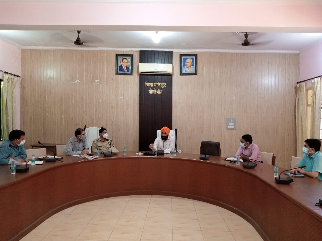 पीलीभीत: अल्पसंख्यक वर्ग के पात्र लाभार्थियों को संचालित योजनाओं का दिया जाये लाभ-मा0 सदस्य।
