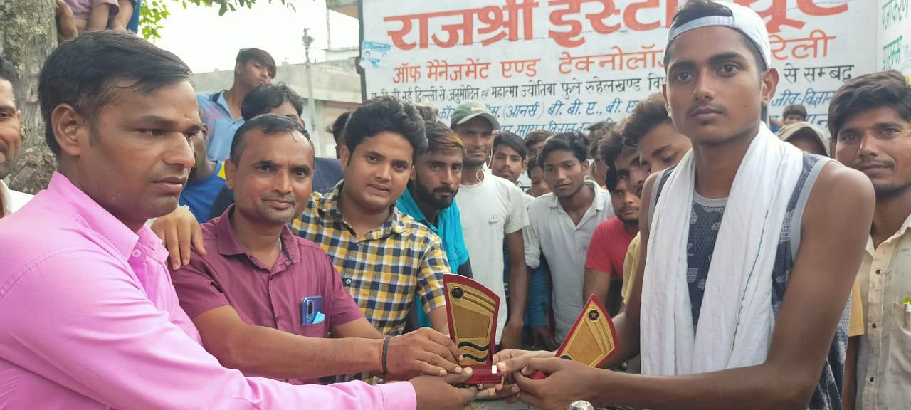 बरेली-रिठौरा में क्रिकेट टूर्नामेंट का आज हुआ समापन