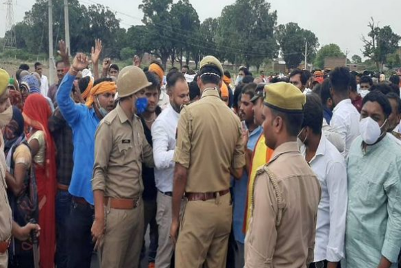 UP में ब्लॉक प्रमुख चुनाव में खुलेआम फायरिंग, बमबारी