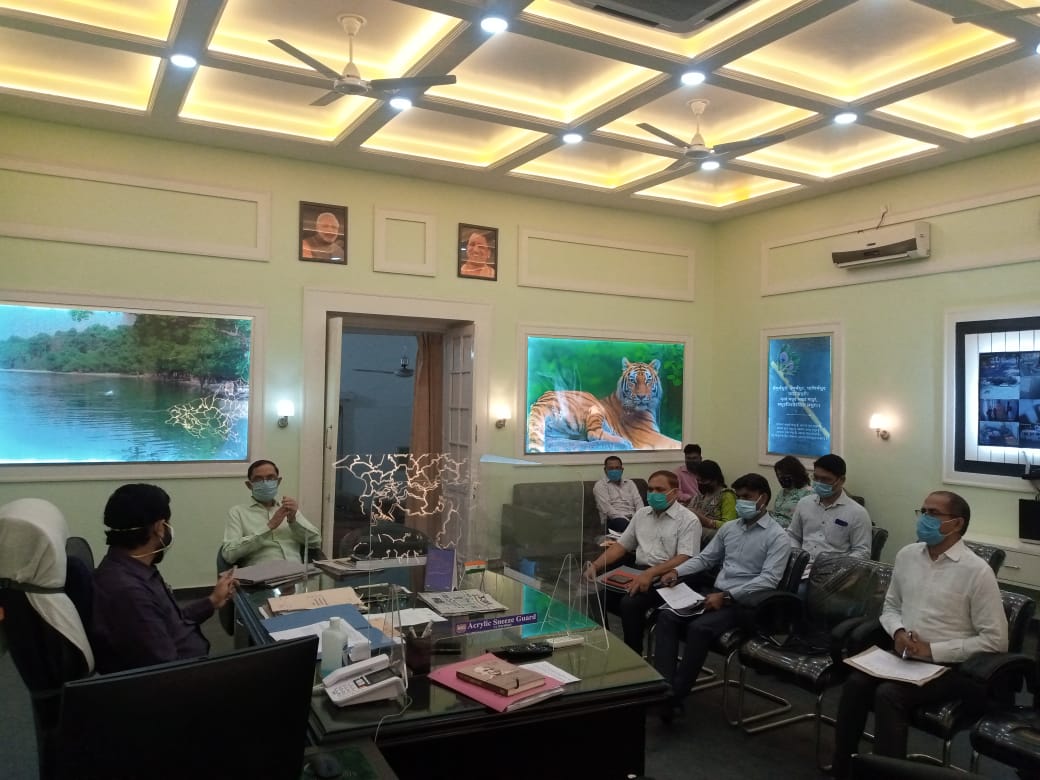 पीलीभीत: स्वामित्त योजना के कार्यों को समय से करें पूर्ण-जिलाधिकारी।प्रधानमंत्री शहरी आवास योजना के अन्तर्गत अवशेष लाभार्थियों का तीन दिनों के अन्दर किया जाये सत्यापन-जिलाधिकारी।