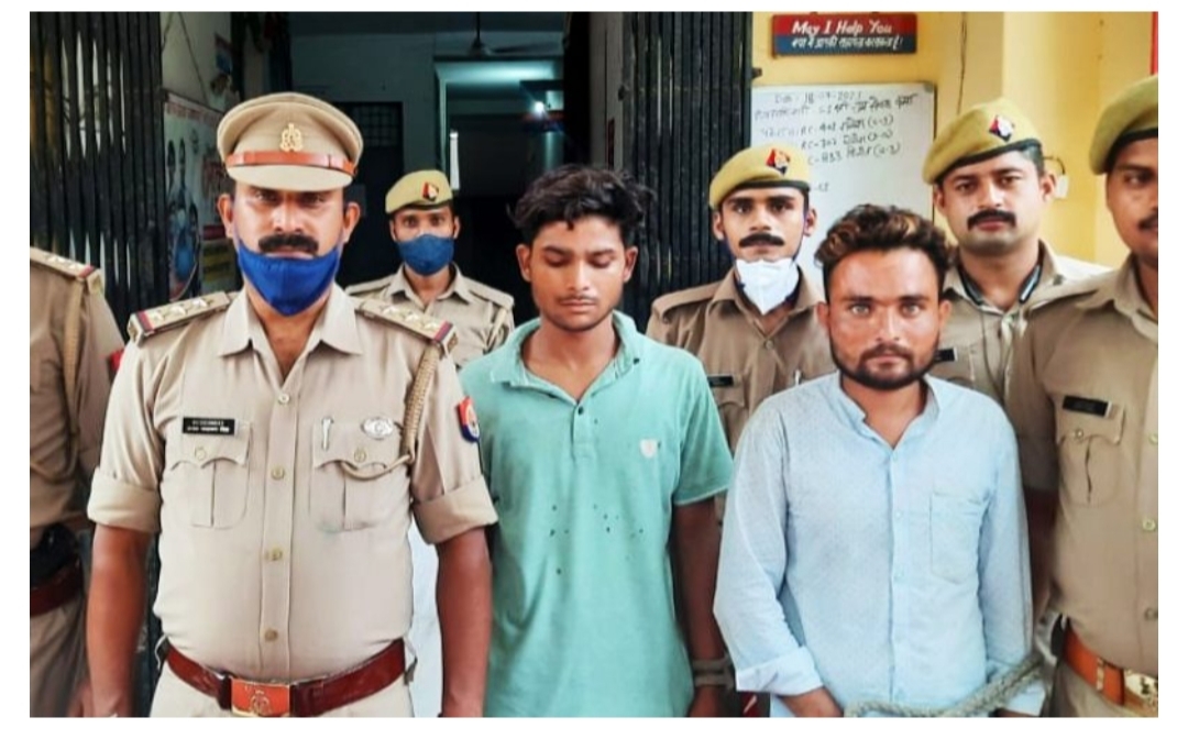 फर्रुखाबाद:पुलिस ने गिरफ्तार कर तमंचा फैक्ट्री का किया खुलासा