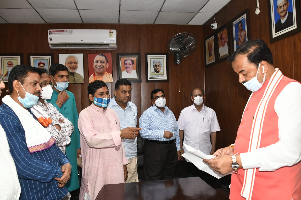 रायबरेली : विधायक रामनरेश रावत के नेतृत्व में बछरावां का उद्योग व्यापार प्रतिनिधिमंडल लखनऊ में मिलकर उप मुख्यमंत्री को दिया मांग पत्र