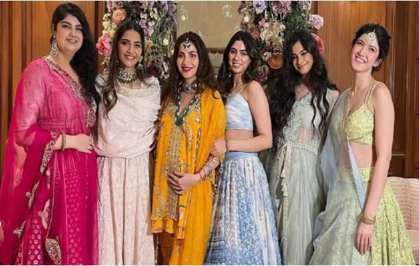Sonam Kapoor के प्रेग्नेंसी की खबरों के बीच कपूर परिवार में हुई गोद भराई की रस्म, देखें तस्वीरें