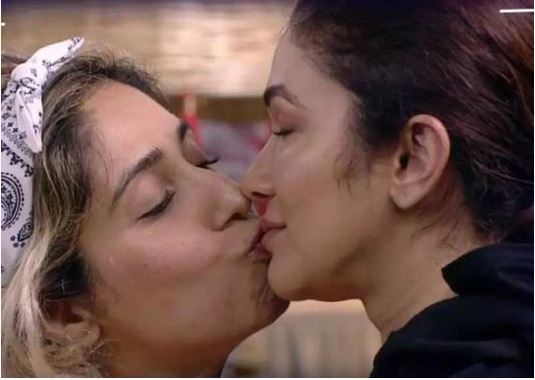 Bigg Boss OTT: बोल्डनेस की हदें पार होनी शुरू, टास्क की आड़ में नेहा भसीन ने रिद्धिमा पंडित को किया LipKiss