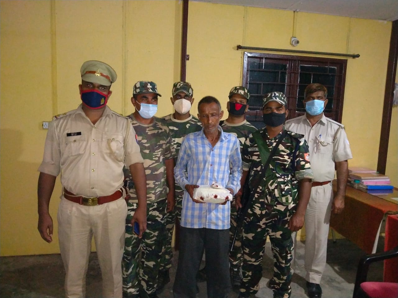 पीलीभीत: पुलिस व एस एस बी के जवानों का सराहनीय कार्य।