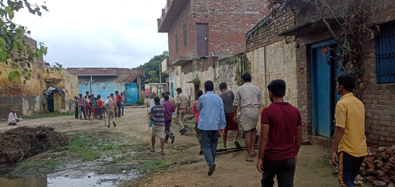 आँवला/बरेली-आंवला में चोरो के हौंसले हुए बुलन्द,चार घरों को निशाना बना उड़ा लिए एक लाख