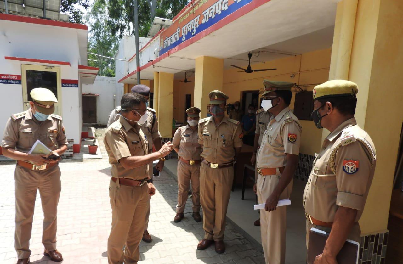 पीलीभीत :  पुलिस अधीक्षक द्वारा थाना पूरनपुर एवं चौकी रिछोला थाना गजरौला का औचक निरीक्षण किया गया।